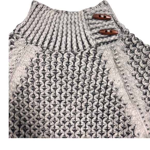 LCR Menswear Stylish Gray Knit Sweater with Button Detail style in Italy size L - Picture 3 of 7